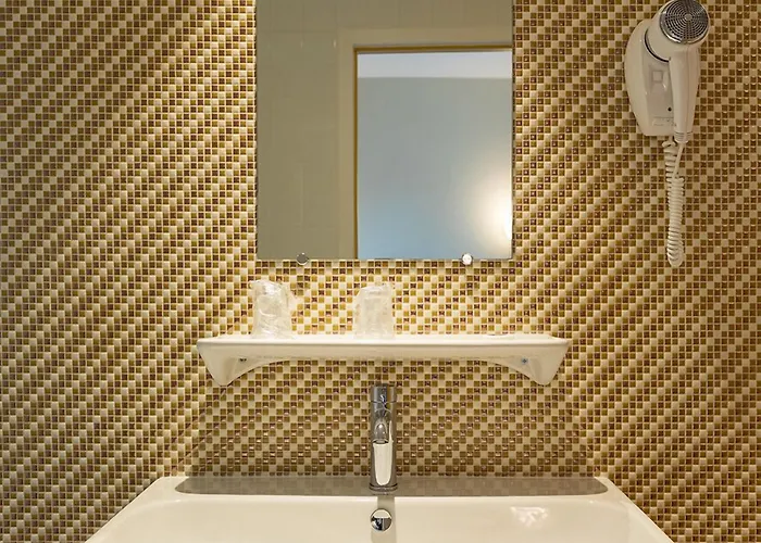 Grand De La Gare, Ξενοδοχείο Ανζέρ