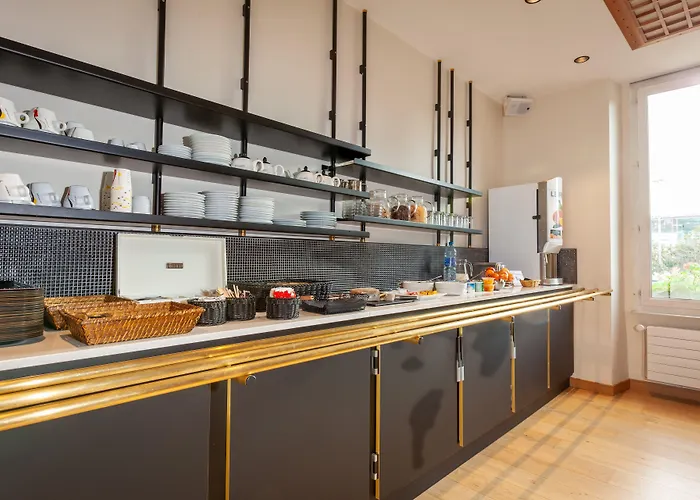 Grand De La Gare, Готель Анже